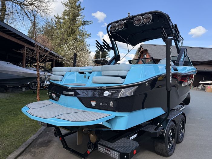 2023 MasterCraft XT22 Photo 13 of 66