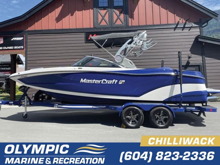 2021 MasterCraft XT22 Photo 1 of 16