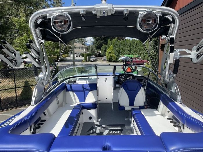 2021 MasterCraft XT22 Photo 4 of 16