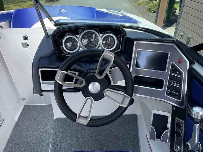 2021 MasterCraft XT22 Photo 7 of 16
