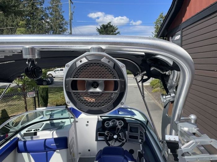 2021 MasterCraft XT22 Photo 13 of 16