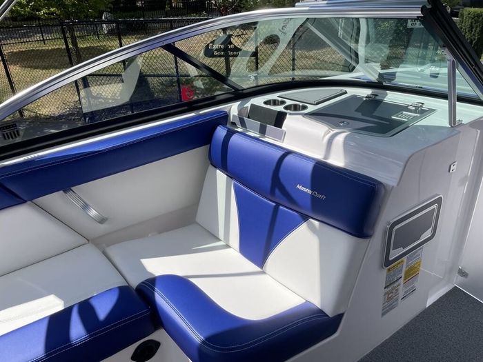 2021 MasterCraft XT22 Photo 8 of 16