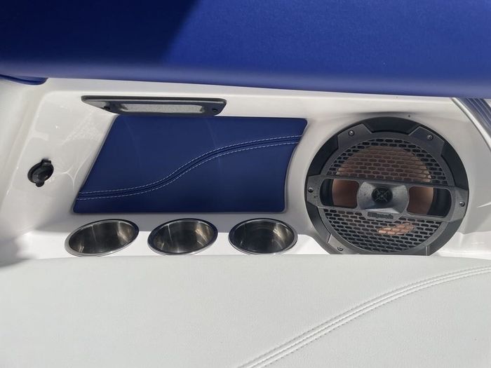 2021 MasterCraft XT22 Photo 11 of 16