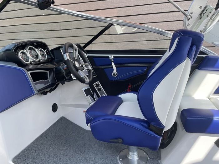 2021 MasterCraft XT22 Photo 9 of 16