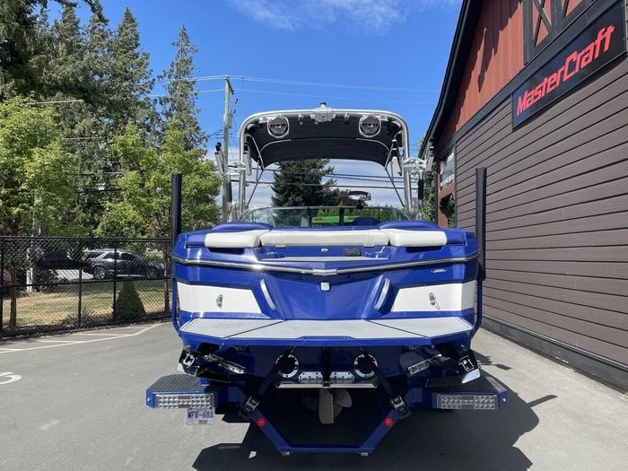 2021 MasterCraft XT22 Photo 3 of 16