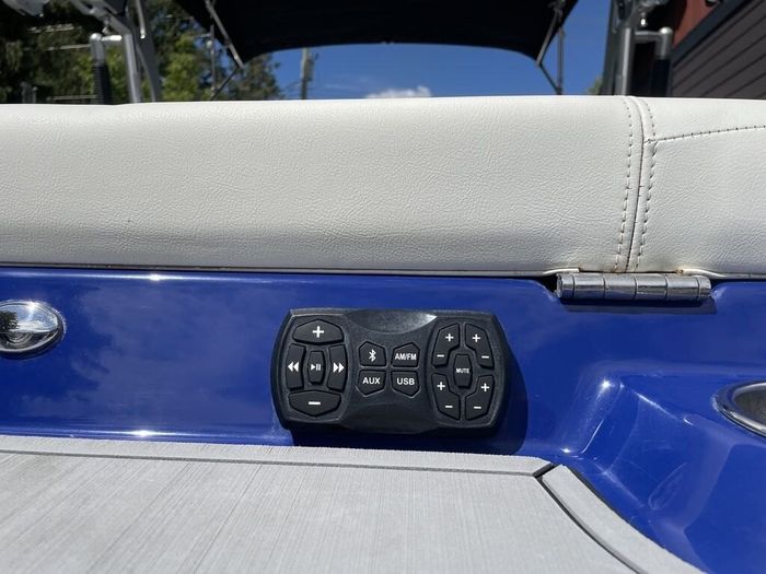 2021 MasterCraft XT22 Photo 15 of 16