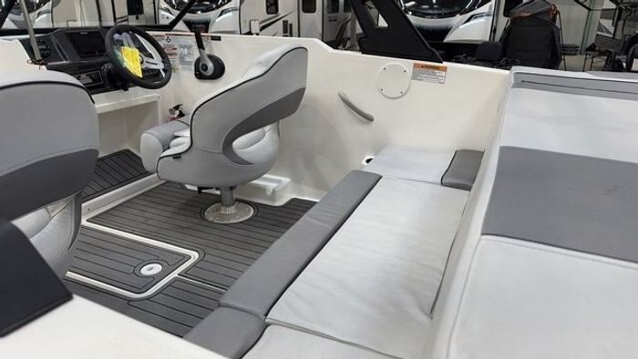 2021 Bayliner VR4 Bowrider $94/week   Make Unforgettable Memorie Photo 13 sur 19