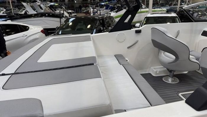2021 Bayliner VR4 Bowrider $94/week   Make Unforgettable Memorie Photo 10 sur 19