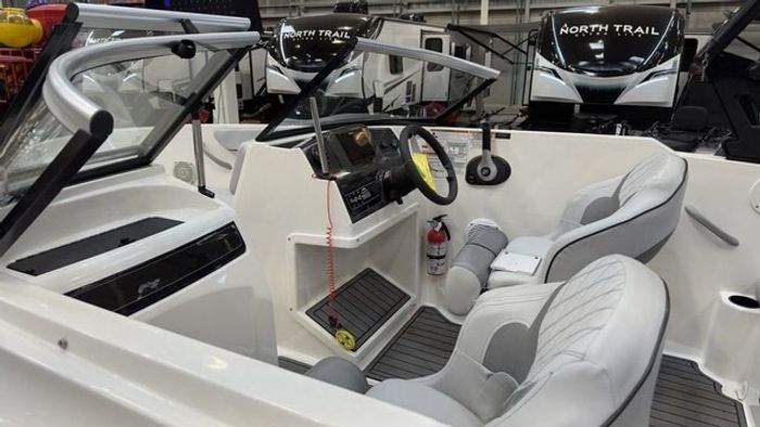 2021 Bayliner VR4 Bowrider $94/week   Make Unforgettable Memorie Photo 14 sur 19