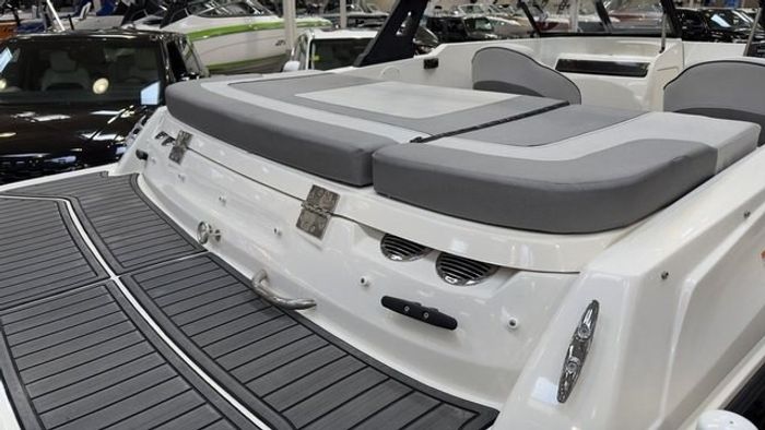 2021 Bayliner VR4 Bowrider $94/week   Make Unforgettable Memorie Photo 11 sur 19