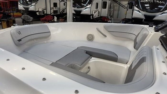 2021 Bayliner VR4 Bowrider $94/week   Make Unforgettable Memorie Photo 15 sur 19