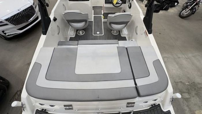 2021 Bayliner VR4 Bowrider $94/week   Make Unforgettable Memorie Photo 16 sur 19