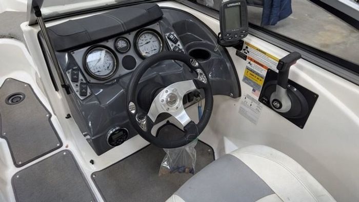 2014 Larson LX 195 $115/week   Premium Adventure   Family Fun Photo 19 sur 21
