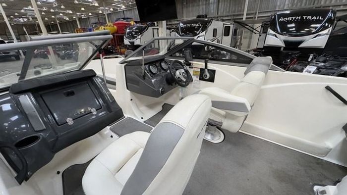 2014 Larson LX 195 $115/week   Premium Adventure   Family Fun Photo 16 sur 21