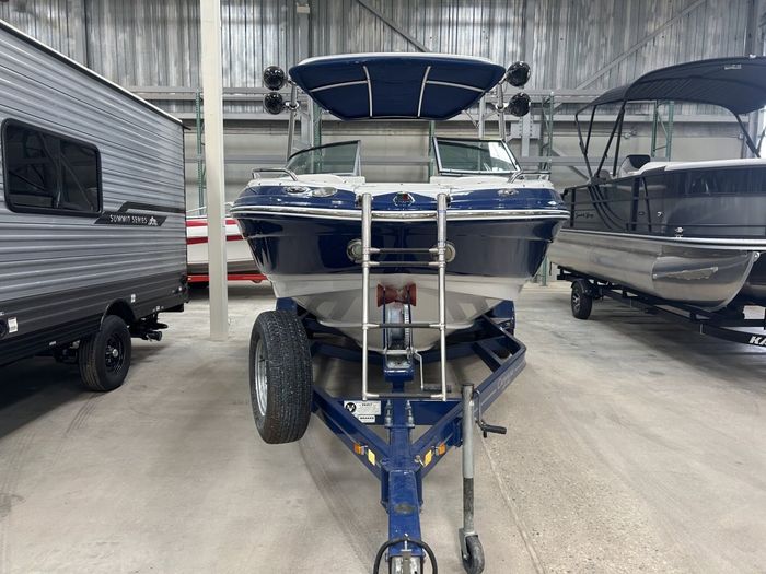 2011 Crownline 235 SS $140/week!   Make Big Waves This Summer! Photo 4 of 19