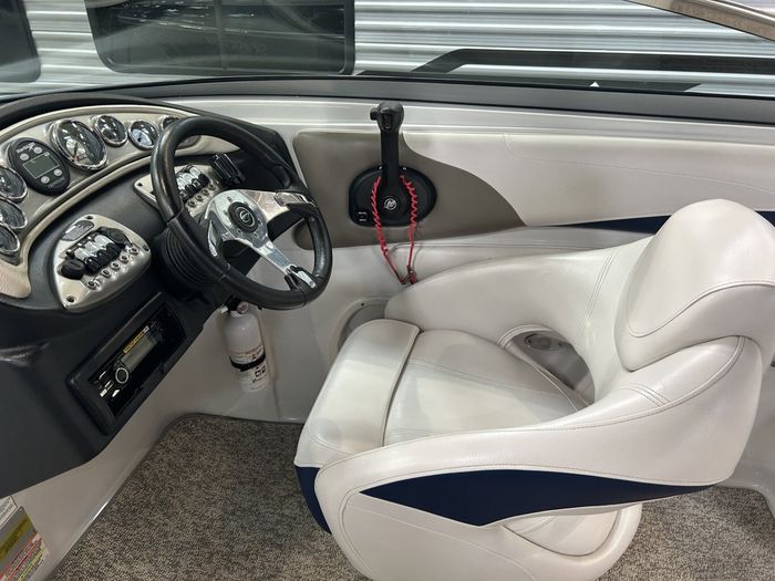 2011 Crownline 235 SS $140/week!   Make Big Waves This Summer! Photo 8 of 19