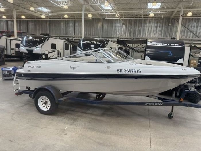 2003 Four Winns 170 Freedom $163 BW   Family Escape   Timeless Mem Photo 6 of 14