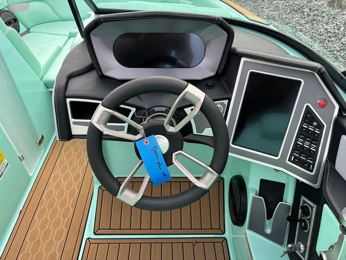 2023 MasterCraft - XT22 Photo 19 of 32