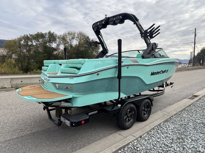 2023 MasterCraft - XT22 Photo 7 of 32