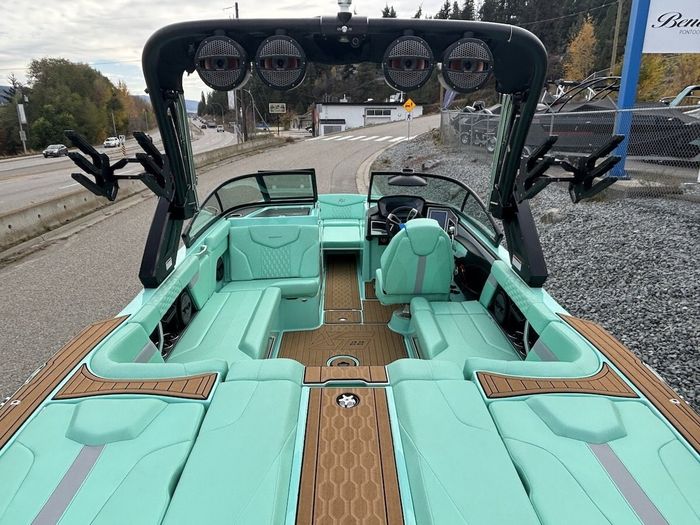 2023 MasterCraft - XT22 Photo 10 of 32