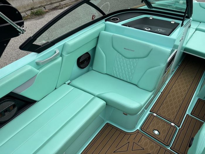 2023 MasterCraft - XT22 Photo 16 of 32