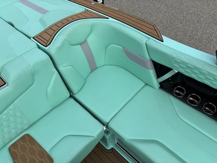 2023 MasterCraft - XT22 Photo 13 of 32