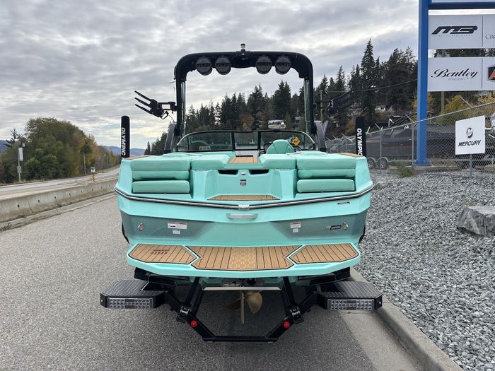 2023 MasterCraft - XT22 Photo 8 of 32