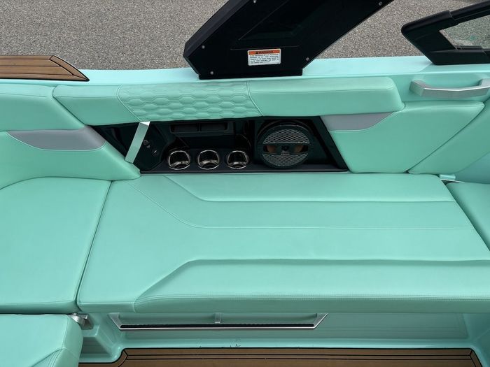 2023 MasterCraft - XT22 Photo 14 of 32