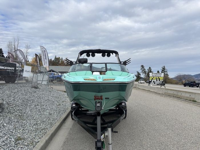 2023 MasterCraft - XT22 Photo 4 of 32