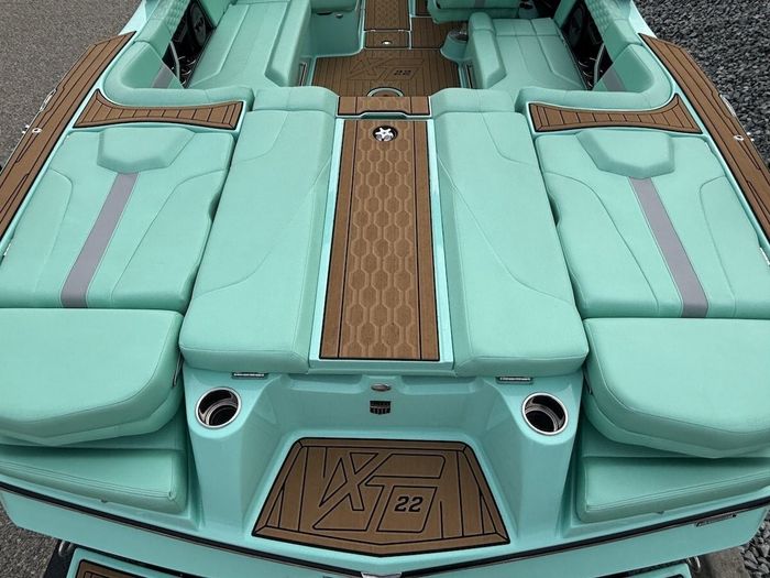 2023 MasterCraft - XT22 Photo 11 of 32