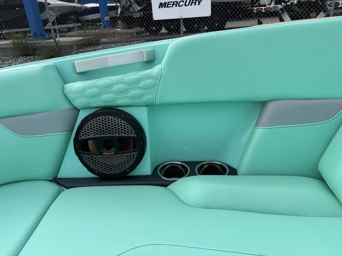 2023 MasterCraft - XT22 Photo 29 of 32