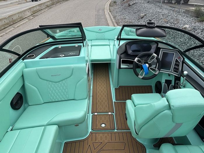 2023 MasterCraft - XT22 Photo 17 of 32