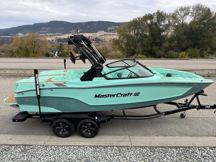 2023 MasterCraft - XT22 Photo 6 of 32