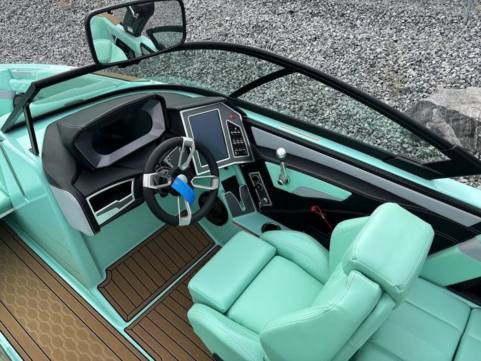 2023 MasterCraft - XT22 Photo 18 of 32
