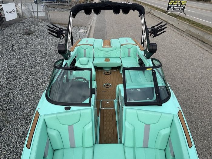 2023 MasterCraft - XT22 Photo 31 of 32