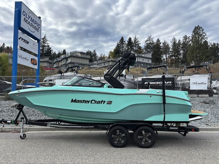 2023 MasterCraft - XT22 Photo 2 of 32