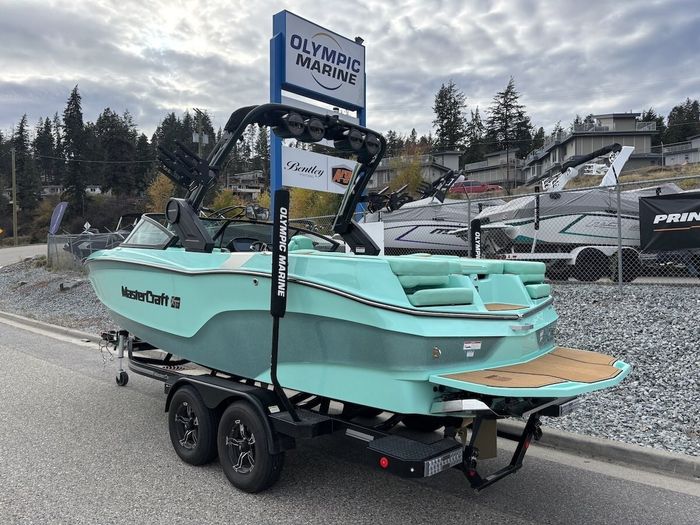 2023 MasterCraft - XT22 Photo 9 of 32