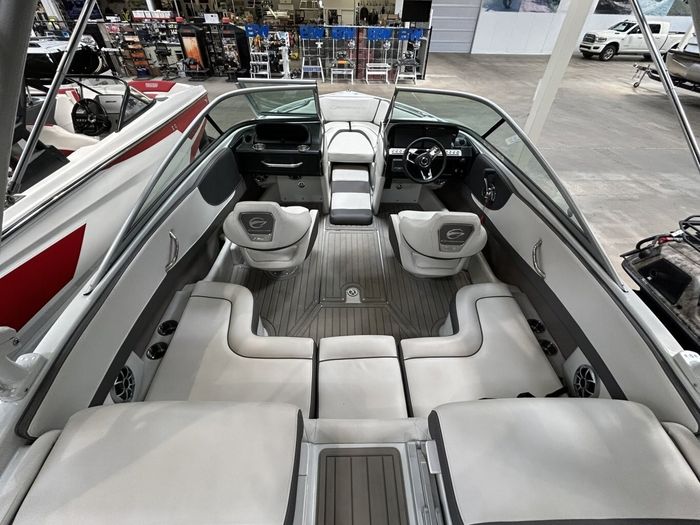 2022 Crownline 220 SS Surf $271/week   Experience ! Photo 9 of 17
