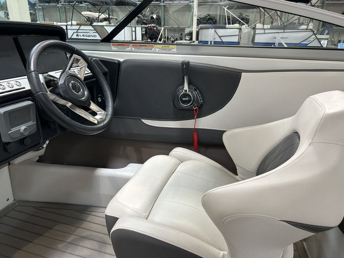 2022 Crownline 220 SS Surf $271/week   Experience ! Photo 11 of 17