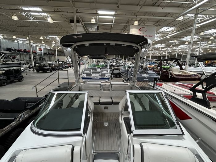 2022 Crownline 220 SS Surf $271/week   Experience ! Photo 15 of 17