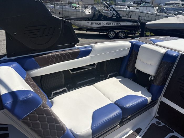 2021 Malibu M240 ...FINANCING AVAILABLE*** Photo 7 sur 16