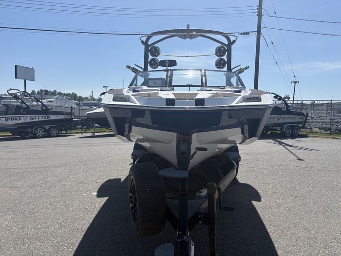 2021 Malibu M240 ...FINANCING AVAILABLE*** Photo 14 sur 16