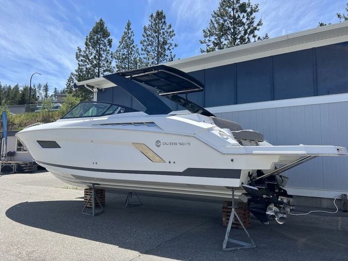 2018 Cruisers Yachts 338 Bow Rider Photo 20 of 44