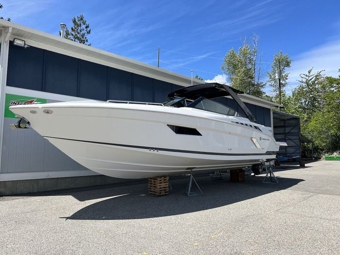 2018 Cruisers Yachts 338 Bow Rider Photo 18 of 44