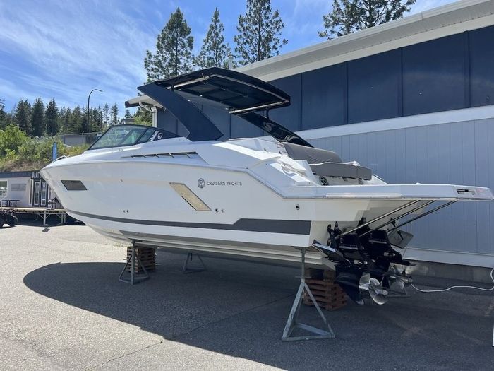 2018 Cruisers Yachts 338 Bow Rider Photo 19 of 44