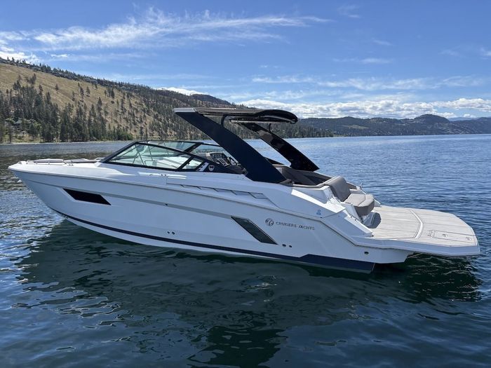 2018 Cruisers Yachts 338 Bow Rider Photo 2 of 44
