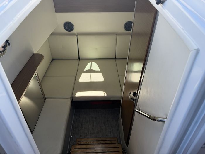 2018 Cruisers Yachts 338 Bow Rider Photo 34 of 44