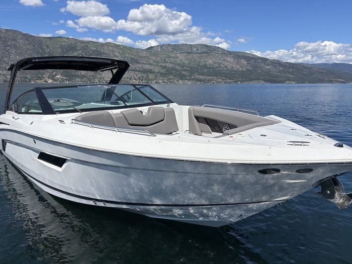2018 Cruisers Yachts 338 Bow Rider Photo 10 of 44