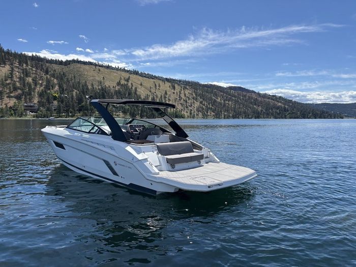 2018 Cruisers Yachts 338 Bow Rider Photo 5 of 44