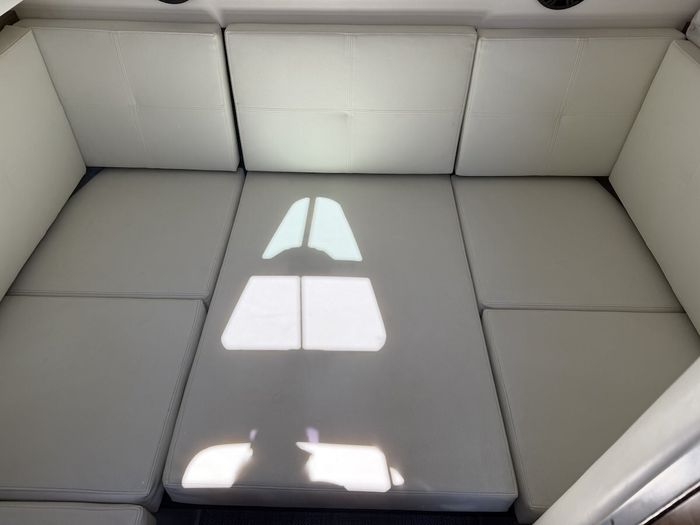 2018 Cruisers Yachts 338 Bow Rider Photo 35 of 44